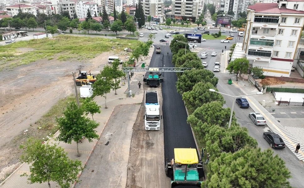 Büyükşehir, Ahır Dağı Caddesi’nde Asfalt Serimine Başladı