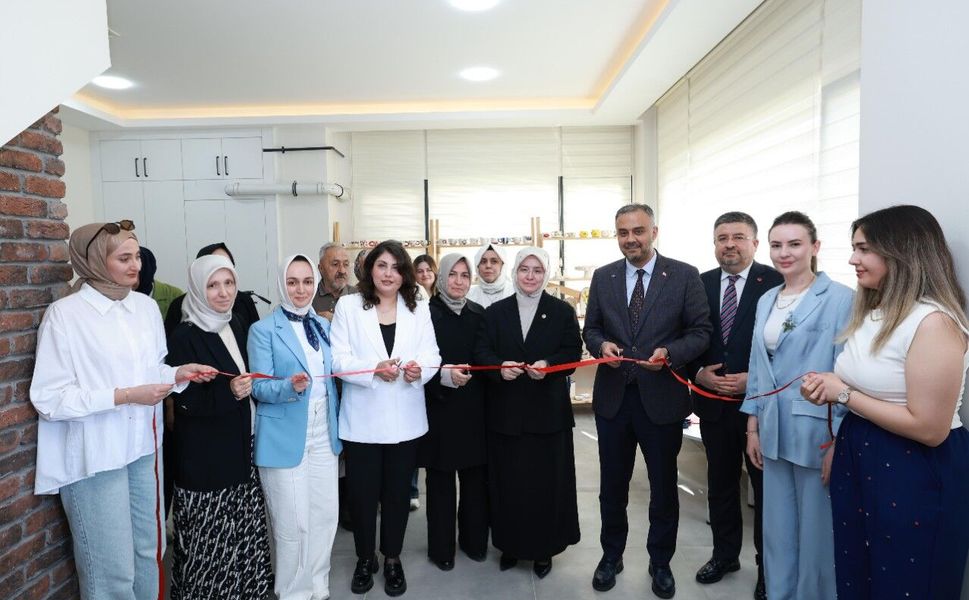 Onikişubat Belediyesi Kadın Emeği Seramik Atölyesi’nin eserleri görücüye çıktı
