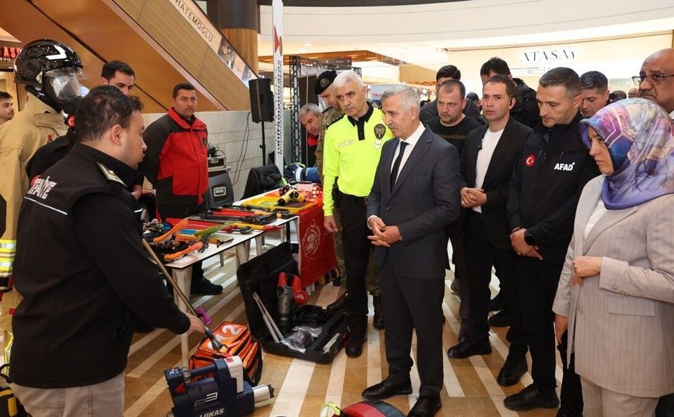 Büyükşehir İtfaiyesinden Trafik Haftası’nda Farkındalık Etkinliği