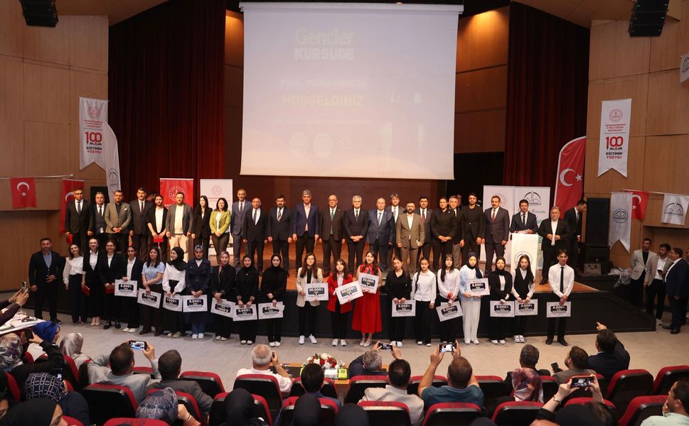 Gençler Kürsüde Projesi İl Finali Yoğun Katılımla Gerçekleşti