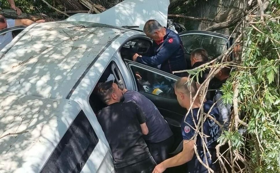 Kahramanmaraş’ta Ticari Araç Kanala Uçtu! 4 Yaralı