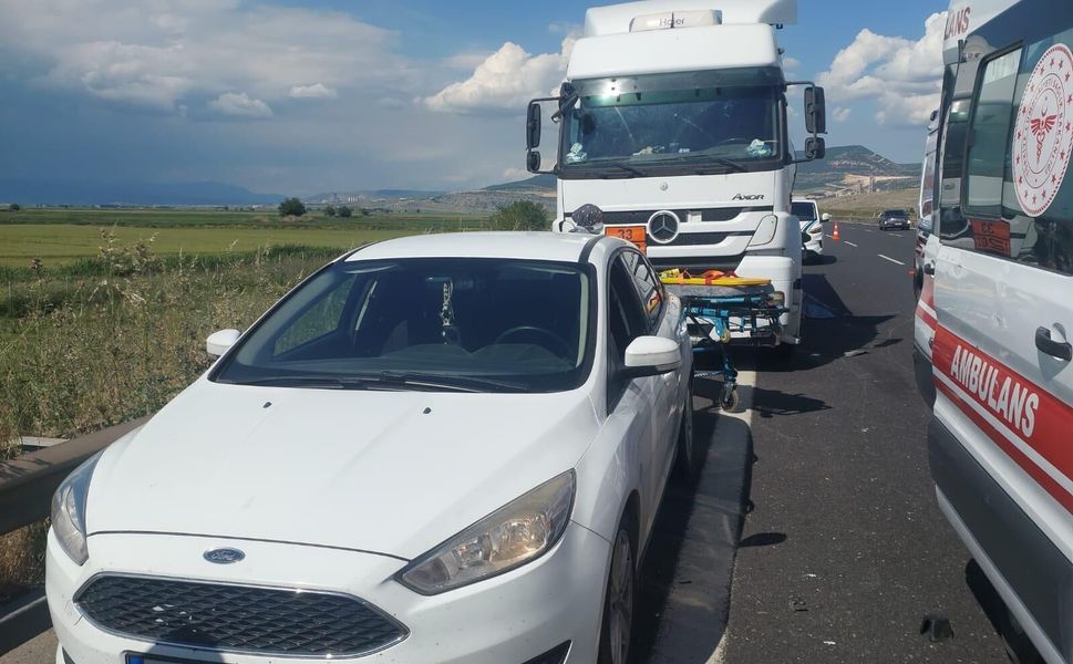 Kahramanmaraş'ta Otomobil ve Tır Çarpıştı: 1 Ölü, 2 Yaralı