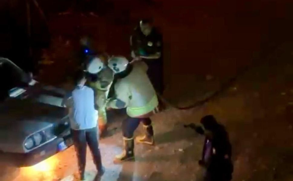 Kahramanmaraş'ta Yanan Araçta Kaputa Sıkışan Sürücü Kurtuldu