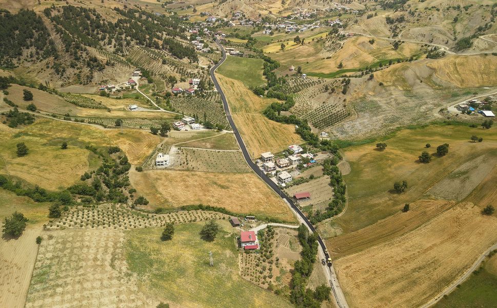 Büyükşehir, Bulutoğlu’nun 4 Kilometrelik Ana Yolunu Sıcak Asfaltla Buluşturuyor