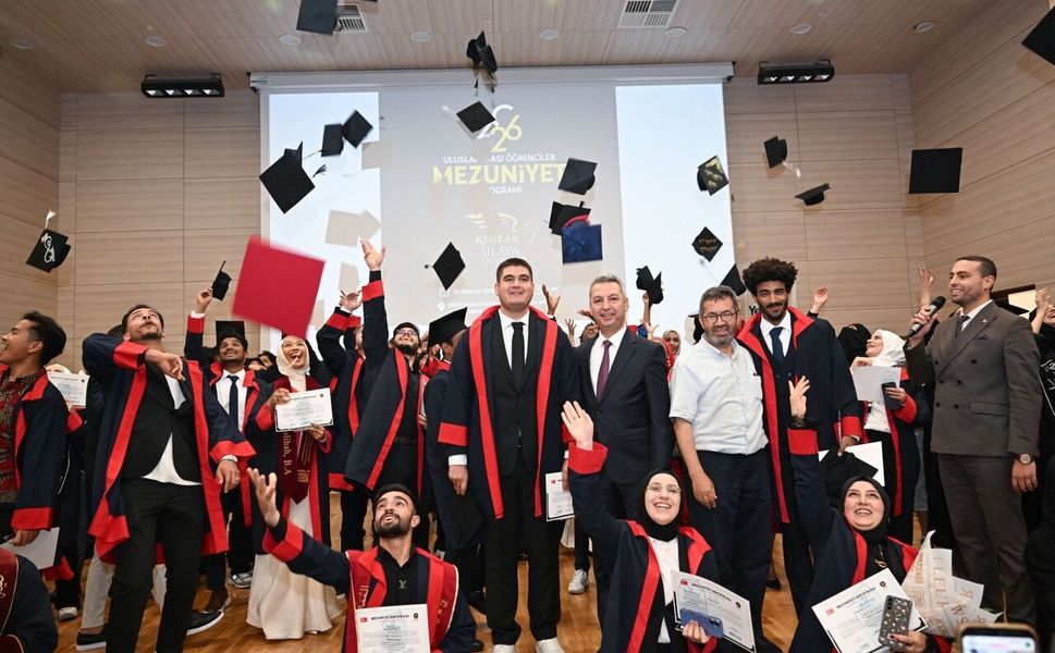 Uluslararası Öğrenciler Mezuniyet Coşkusunda Buluştu