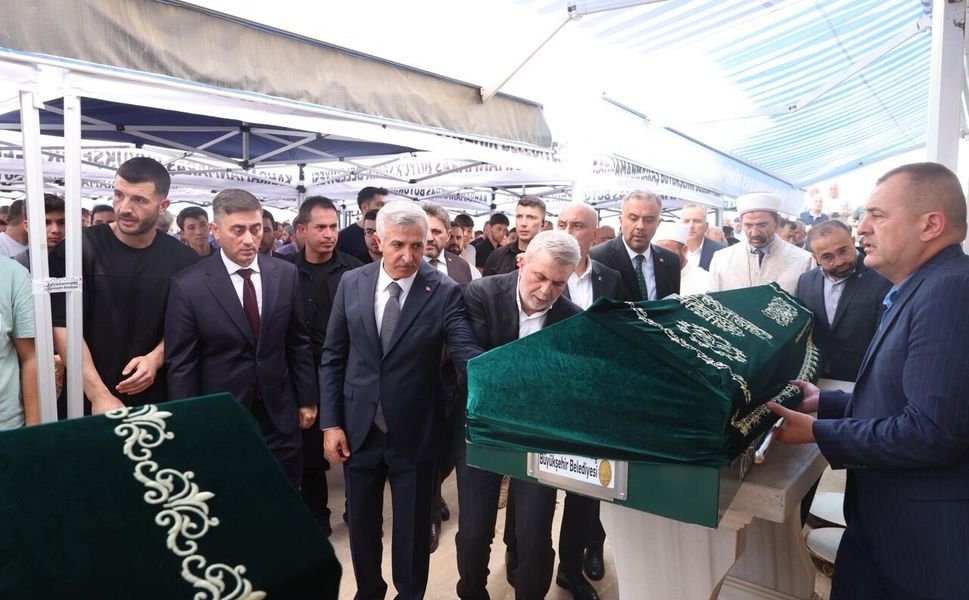 Yangında Hayatını Kaybeden Vatandaşlar Son Yolculuğuna Uğurlandı