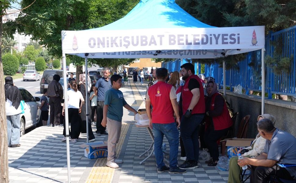 Onikişubat Belediyesi, LGS’ye Giren Öğrencilerin ve Ailelerinin Sınav Heyecanına Ortak Oldu