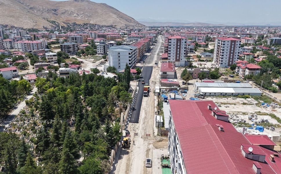 Elbistan Hacı Esat Efendi Caddesi Büyükşehir’le Modern Görünüme Kavuşuyor