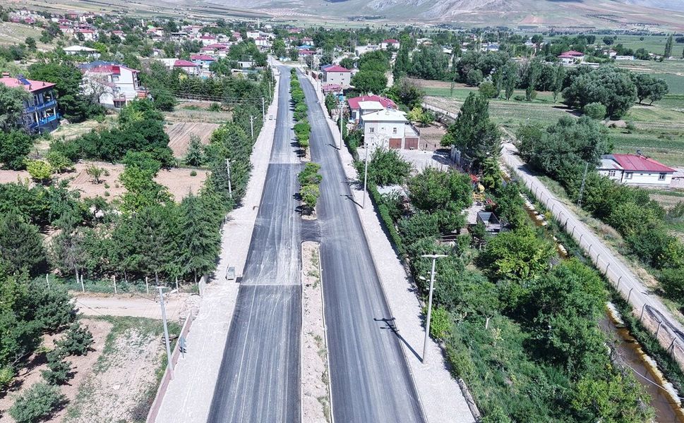 Büyükşehir’den Elbistan İğde’de Ulaşım Atağı; Yürüyüş Yolu Tamam, Asfalt Başladı