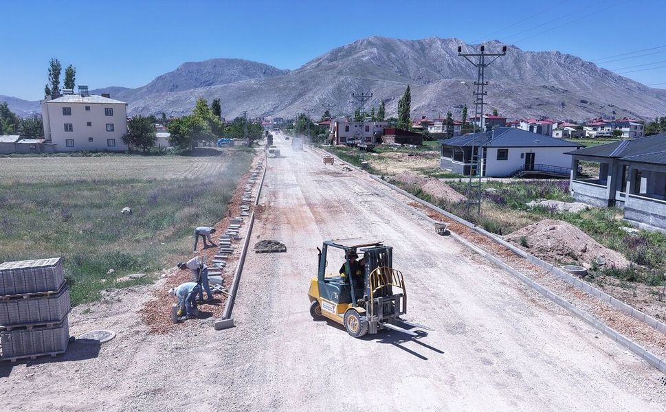 Büyükşehir, Elbistan Tepebaşı Caddesi’nde Yenileme Çalışmasına Başladı