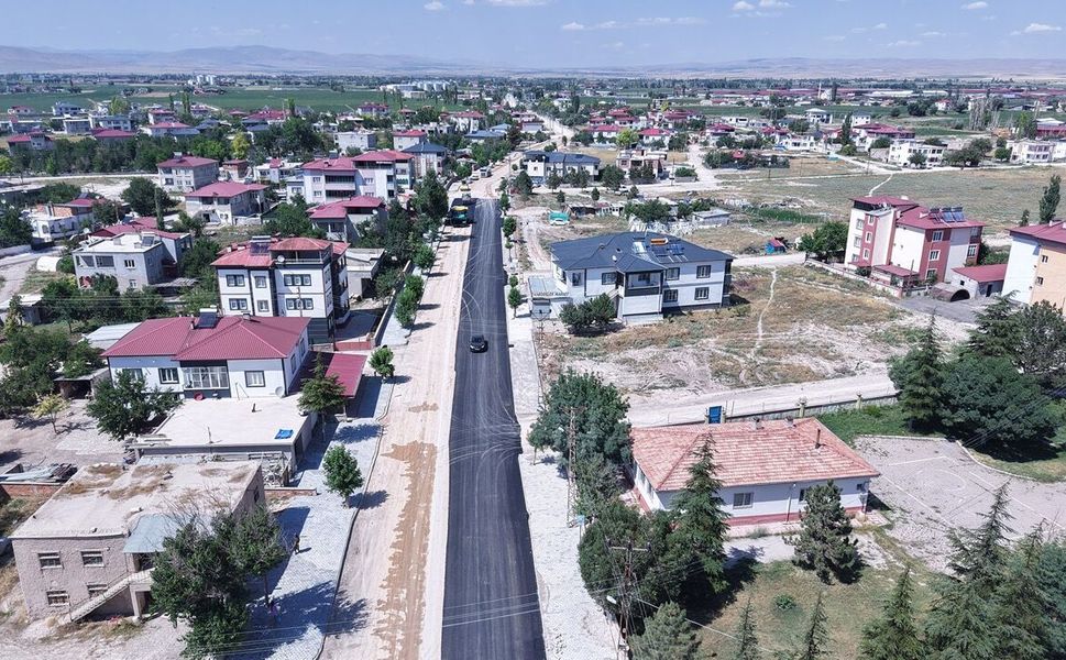 Büyükşehir, Elbistan’daki Tepebaşı Caddesi’nde Asfalt Mesaisine Başladı