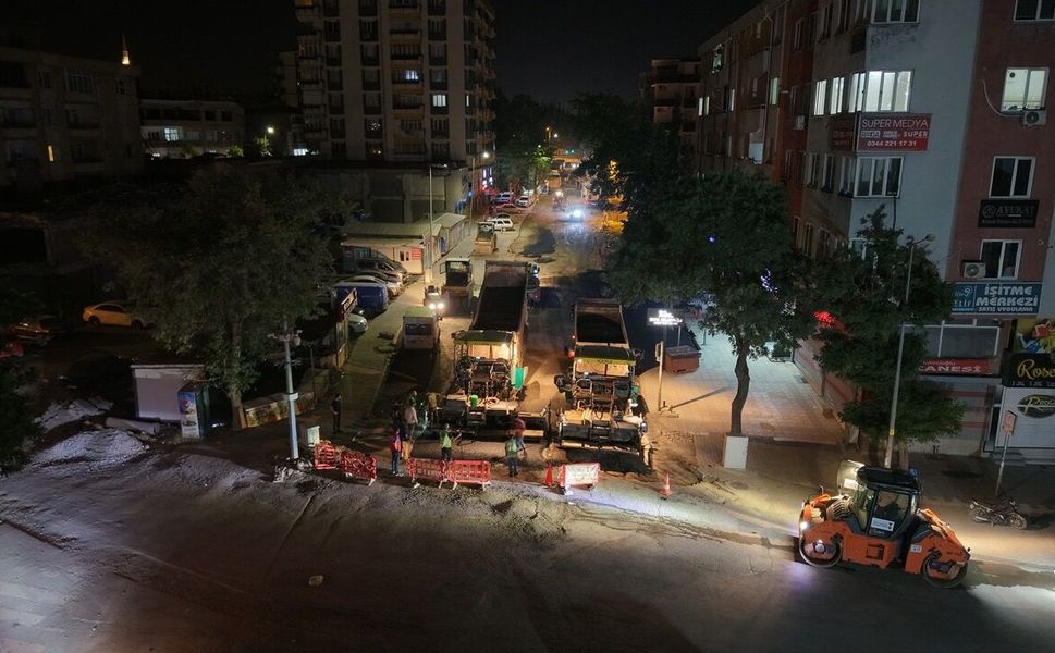 Büyükşehir, Asfalt Mesaisini Gece Gündüz Kesintisiz Sürdürüyor