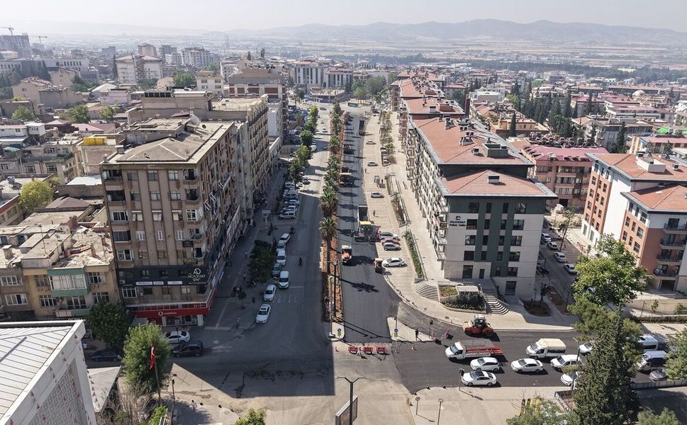Büyükşehir, Trabzon Bulvarı’nda Son Kat Asfalt Serimine Başladı