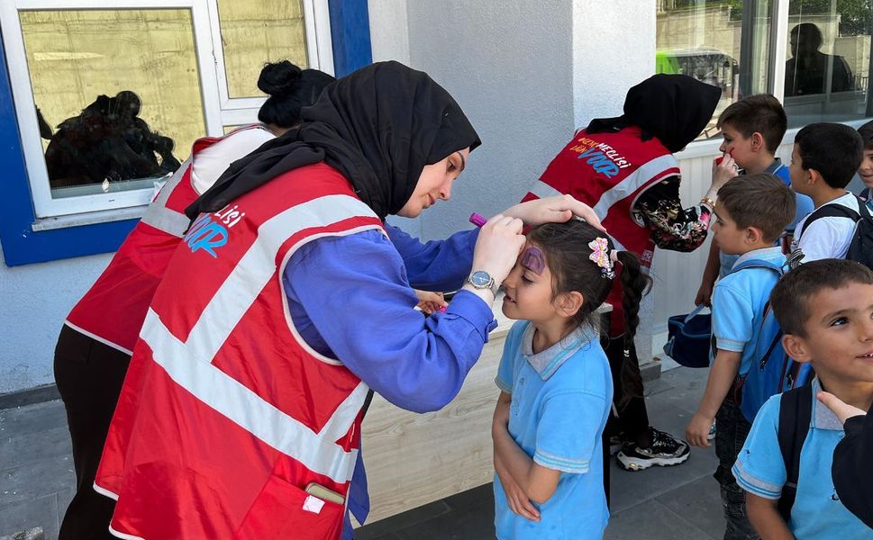 Büyükşehir’in Gençlik Meclisi Çocukların Neşesine Neşe Kattı