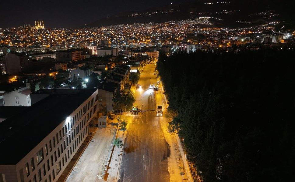 Büyükşehir’den Girne Caddesi’nde Gece Asfalt Mesaisi