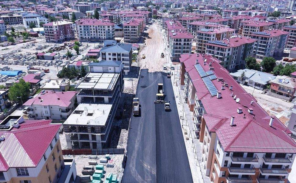 Büyükşehir, Elbistan Hacı Esat Efendi Caddesi’nde Kapsamlı Dönüşümü Başlattı