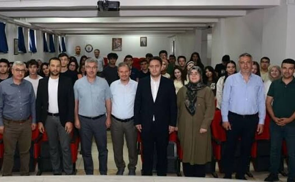 Bilim Kafe’de Geleceğin Meslekleri ve Yapay Zekâ Konuşuldu
