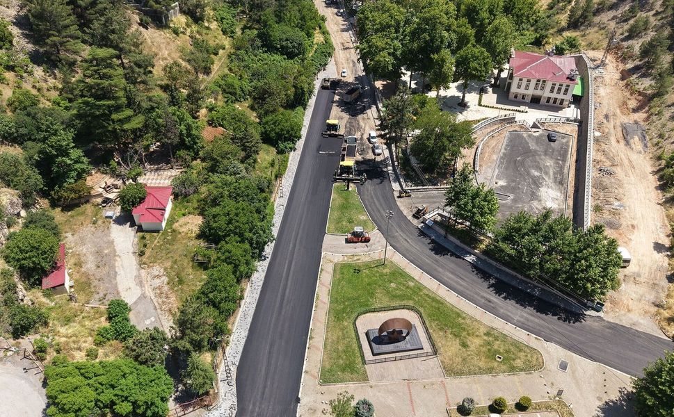 Büyükşehir, Dulkadiroğlu Pınarbaşı Caddesi’nde Asfalt Mesaisine Başladı