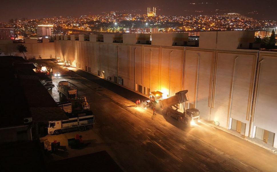 Büyükşehir, Toptancılar Sitesinde Asfalt Mesaisini Gece Gündüz Sürdürüyor