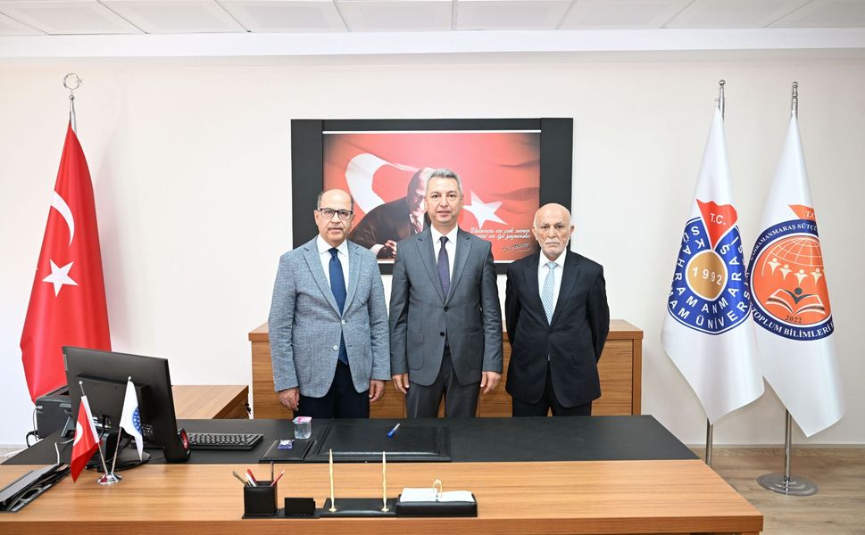İnsan ve Toplum Bilimleri Fakültesinde Dekanlık Devir Teslimi Gerçekleşti