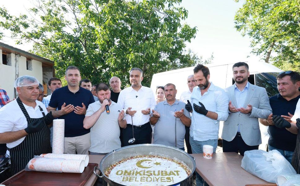 Başkan Toptaş, Dönüklü Mahallesi Sakinleriyle Aşure Sofrasında Buluştu