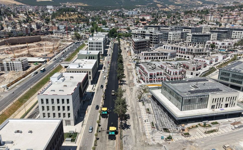 Azerbaycan Mahallesi’nde Asfalt Mesaisi Tüm Hızıyla Sürüyor