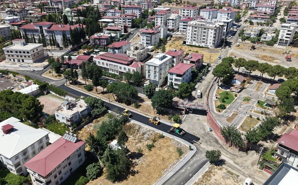 Büyükşehir’in Dulkadiroğlu Bahçelievler’de Asfalt Mesaisi Kesintisiz Sürüyor