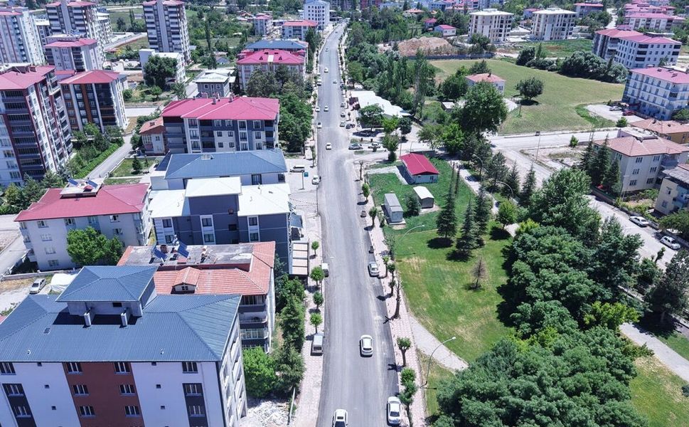 Büyükşehir, Elbistan’ın Caddelerini Yeniliyor