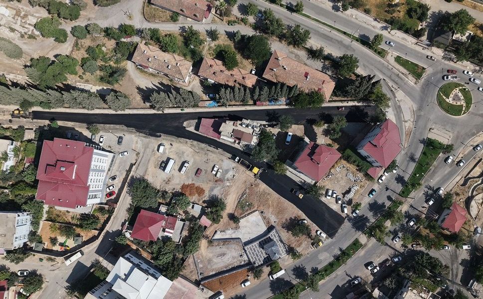Büyükşehir, Mükremin Halil Caddesi’nde Asfalt Mesaisini Başlattı