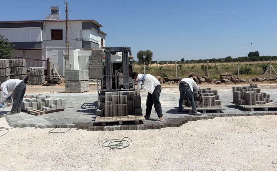 Büyükşehir’den Pazarcık Kızkapanlı’nın Sosyal Tesisinde Çevre Düzenlemesi