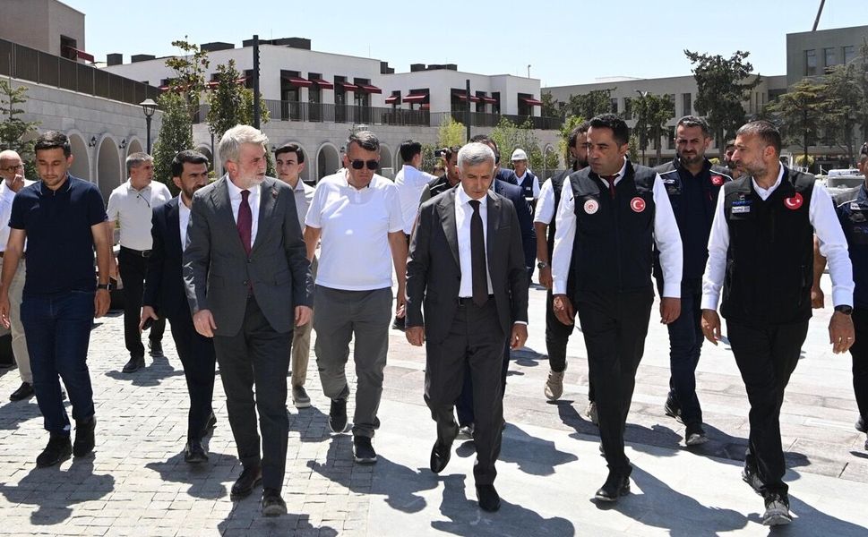 Vali Ünlüer ve Başkan Görgel, Trabzon Caddesi ile Demirciler Çarşısı’nda İncelemelerde Bulundu