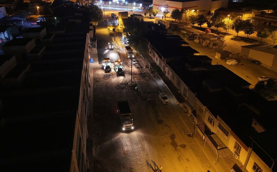 Büyükşehir, Toptancılar Sitesi’nde Asfalt Mesaisinde