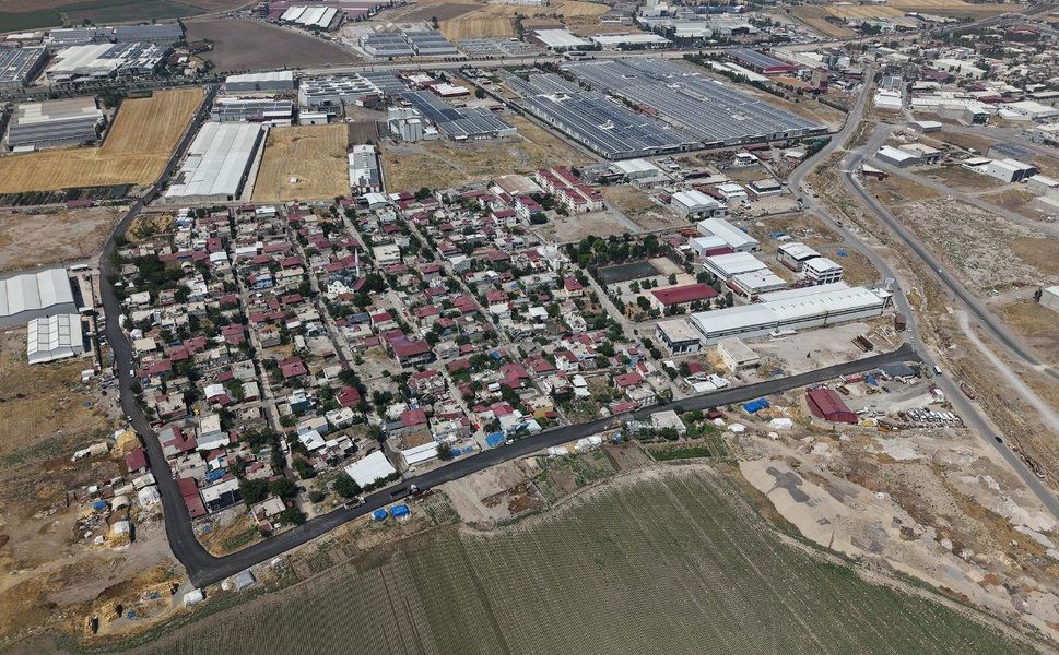 Büyükşehir, Dulkadiroğlu Gençosman’da Asfalt Mesaisini Sürdürüyor