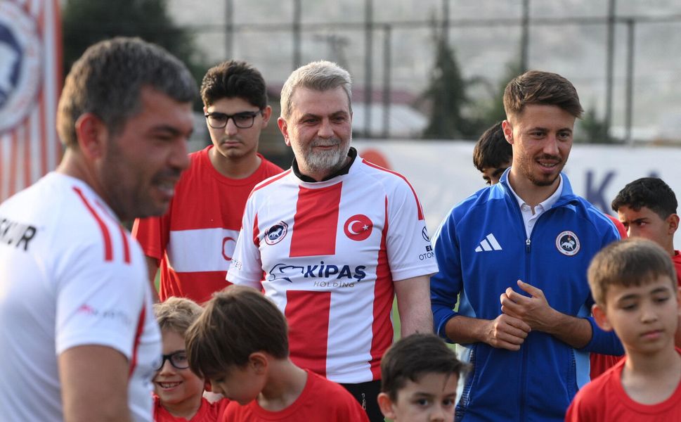 Büyükşehir, Şehrin Dört Bir Yanını Spor Alanlarıyla Donatıyor; 31 Yeni Halı Saha Hizmete Alındı