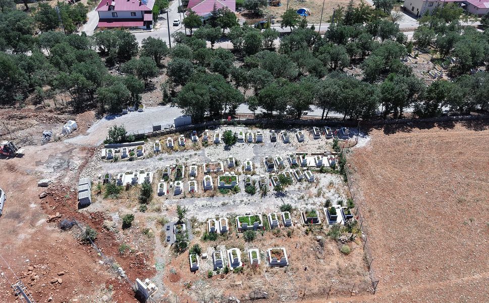 Büyükşehir’den Nurhak’ta Mezarlık Düzenlemesi