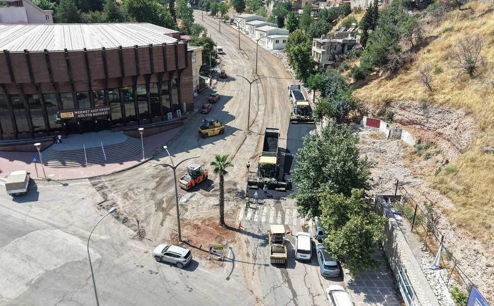 Büyükşehir, Nursultan Nazarbayev Bulvarı’nda Asfalt Serimine Başladı