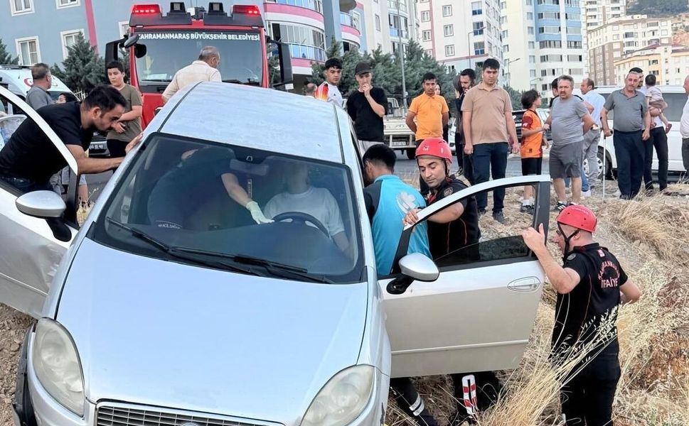 Kahramanmaraş'ta Otomobil Kazasında Vatandaş Sıkıştı