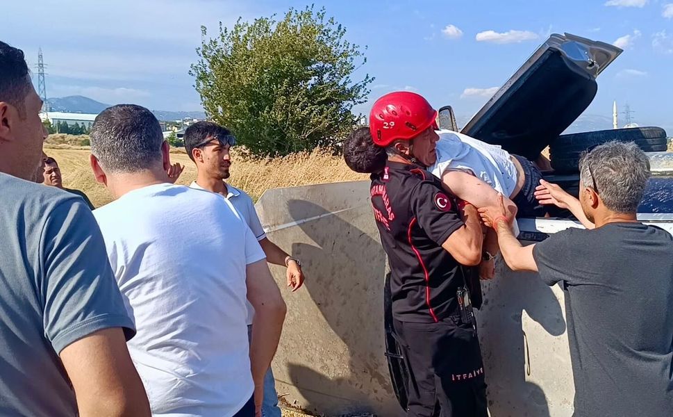 Kahramanmaraşta Takla Atan Otomobilde 2 Yaralı Var