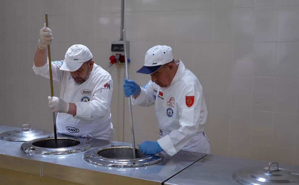 NATO Zirvesi’nin Dondurması MADO’dan: Maraş Dondurması Dünya Liderlerine İkram Edildi