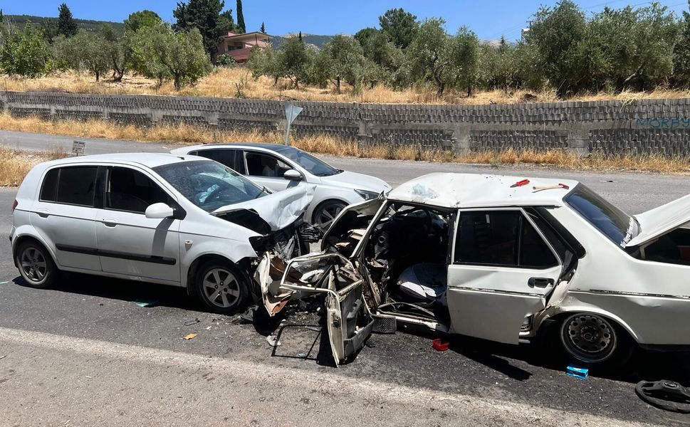 Kahramanmaraş’ta Trafik Kazası: İki Otomobil Kafa Kafaya Çarpıştı, 2 Yaralı