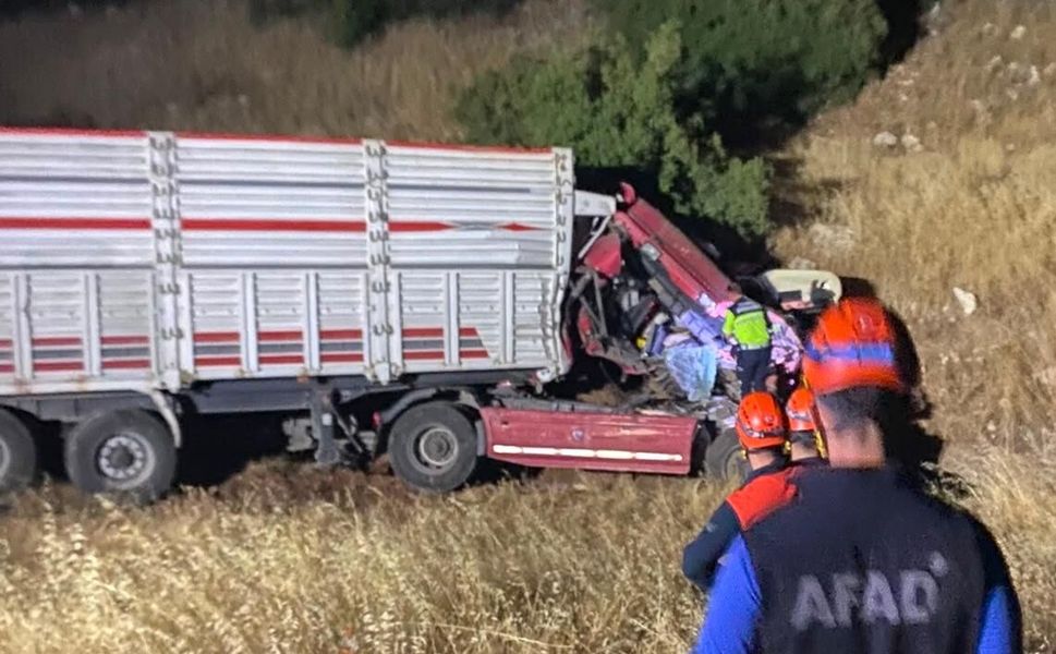 Kahramanmaraş’ta Tır Kazası: Şarampole Uçan Aracın Sürücüsü Yaralandı