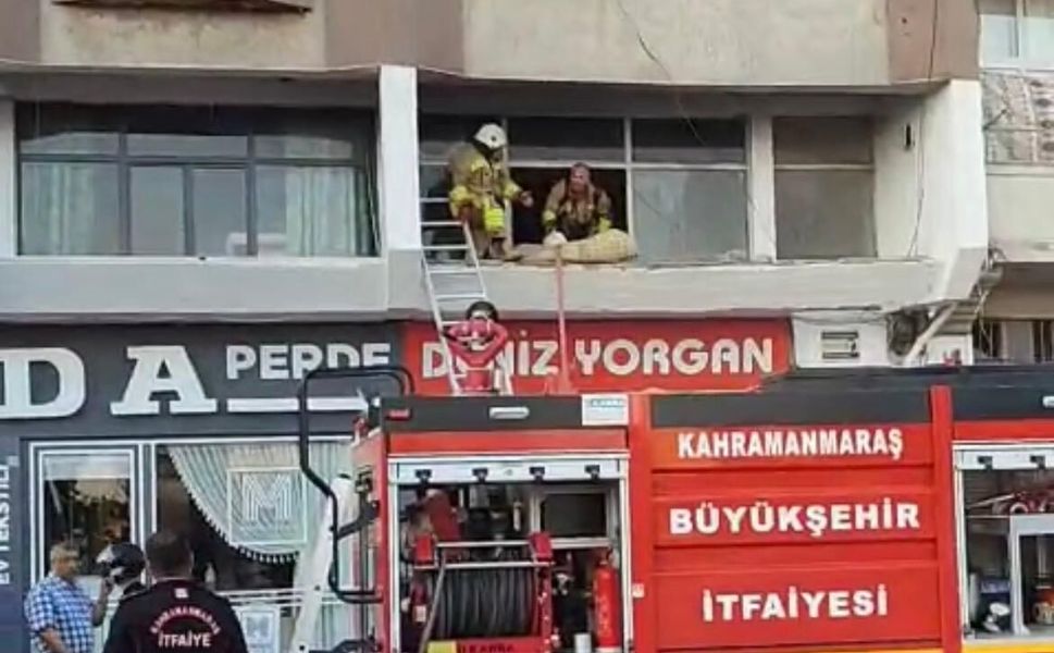 Kahramanmaraş'ta Tarihi Kalenin Karşısındaki İş Yerinde Yangın Çıktı