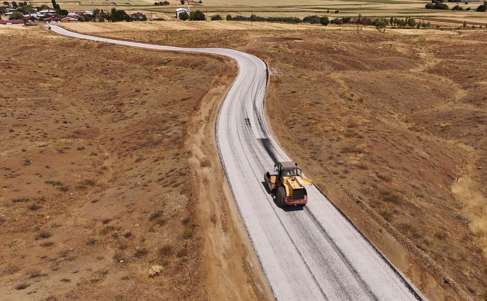Büyükşehir’den Afşin Kırsalında Ulaşımı İyileştiren Yol Çalışması