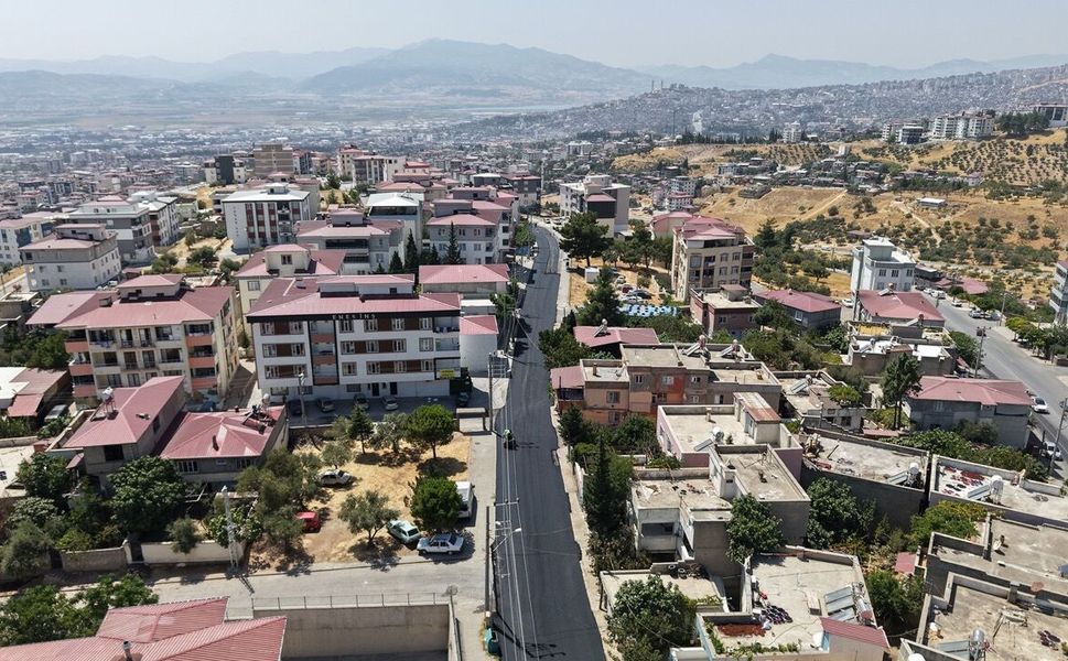 Büyükşehir, Dulkadiroğlu’nda Mehmet Esenceli Caddesi’nin Asfaltını Yeniliyor