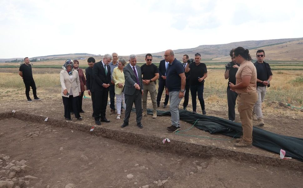 Vali Ünlüer, Domuztepe Höyüğü’nde Kazı Çalışmalarını İnceledi