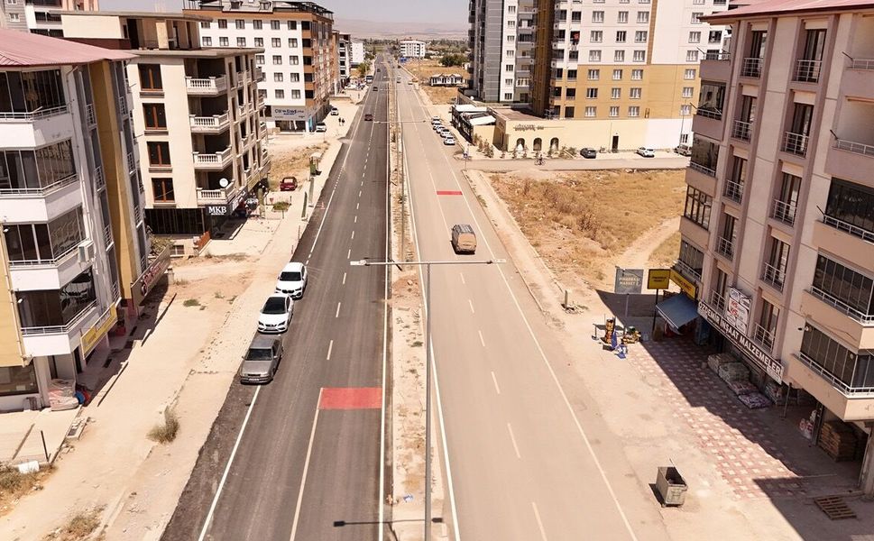 Elbistan Dr. Devlet Bahçeli Bulvarı’nda Asfalt Çalışması Tamamlanıyor
