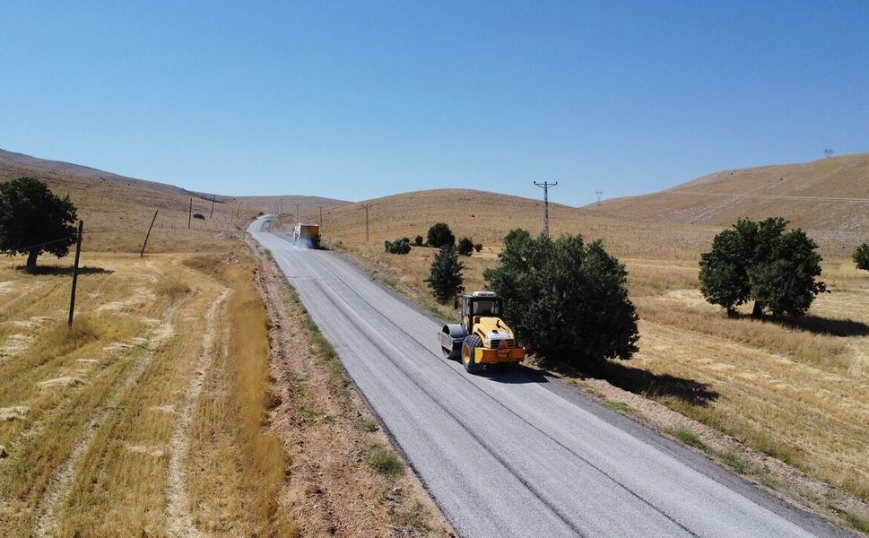 Büyükşehir, Elbistan Kırsalında 10 Mahallenin Kullandığı Grup Yolunu Yeniliyor