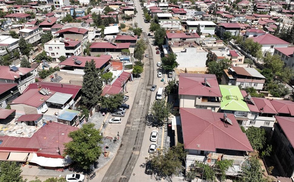 Büyükşehir, Dulkadiroğlu Hacı Murat Caddesi’ni Asfalta Hazırlıyor