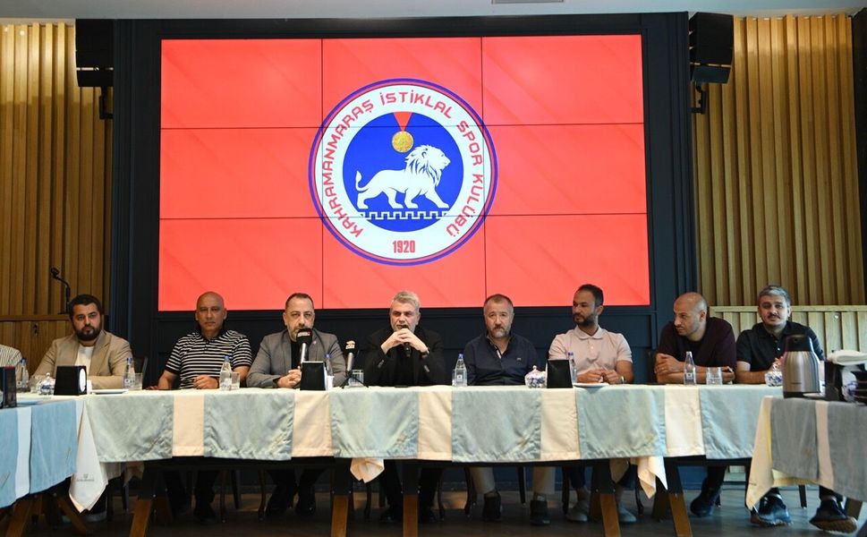Başkan Görgel, İstiklalspor Yönetimi ve Futbolcularıyla Bir Araya Geldi