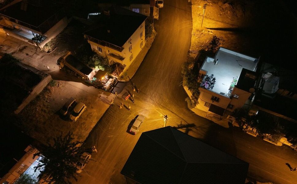 Büyükşehir, Yahya Kemal’de Asfalt Mesaisini Gece Gündüz Sürdürüyor